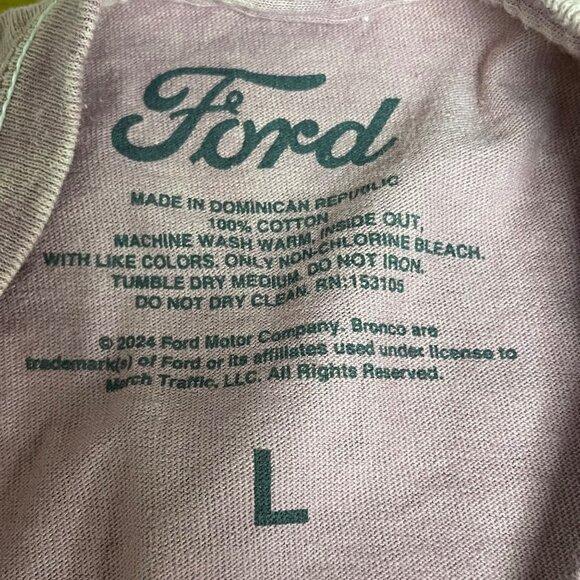 Ford Bronco A Rare Breed T-Shirt Pink Sz LG Cotton Color Distressed - Picture 4 of 4
